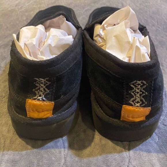Ugg Australia DEX Black Suede Slippers
Men\'s Size 13